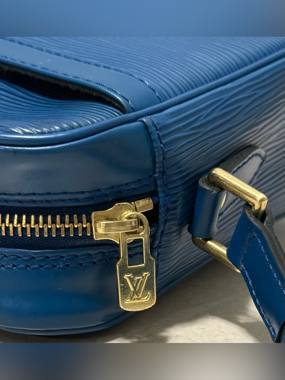 Louis Vuitton Vintage Trocadero Epi Leather - Picture 10 of 16